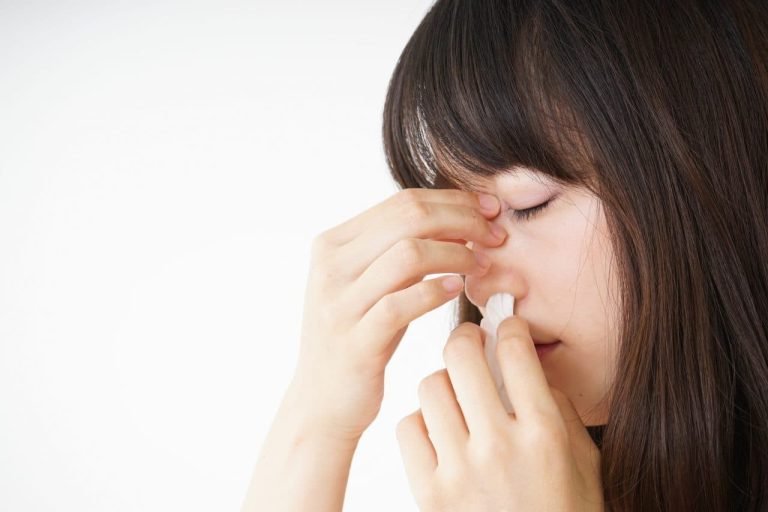 how to treat a nose bleed