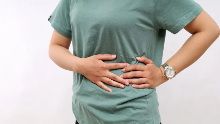 left side pain under ribs female