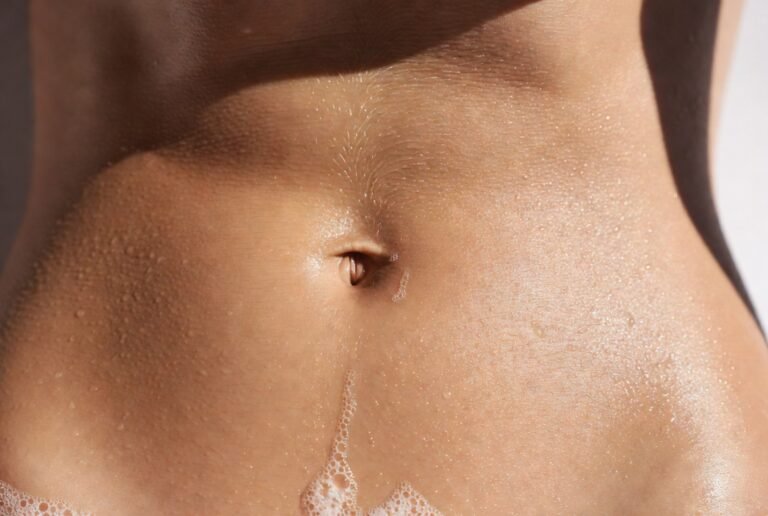 why do my navel stink